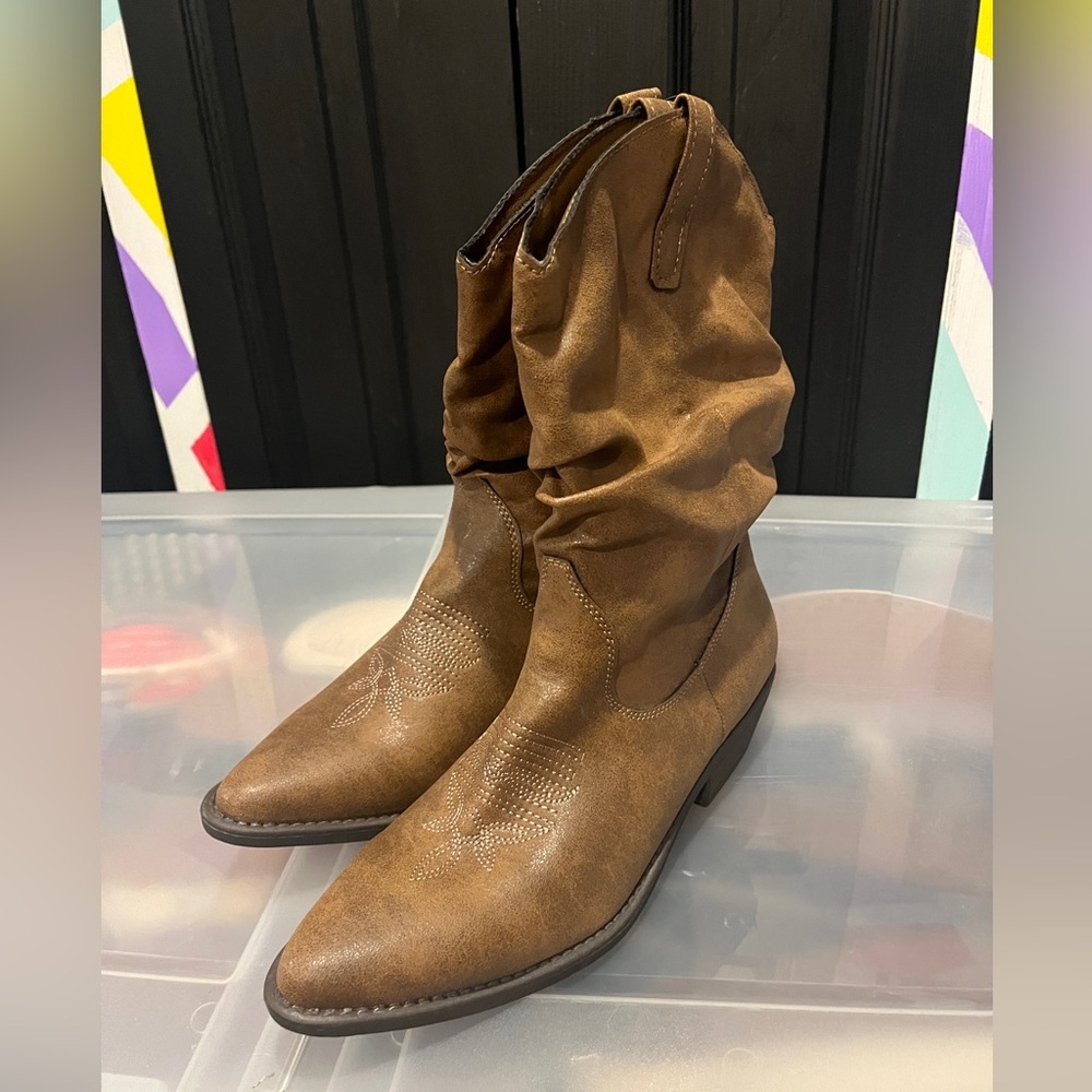 Brand new women’s cowboy boots